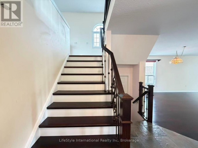 MAIN UNIT - 16 LYNCH CIRCLE, Guelph (Pineridge/Westminster Woods), Ontario, N1L1R5