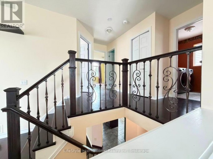 MAIN UNIT - 16 LYNCH CIRCLE, Guelph (Pineridge/Westminster Woods), Ontario, N1L1R5
