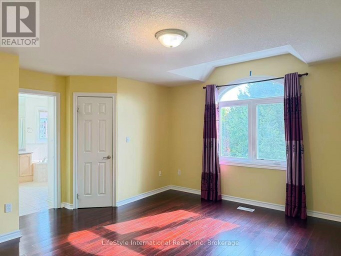 MAIN UNIT - 16 LYNCH CIRCLE, Guelph (Pineridge/Westminster Woods), Ontario, N1L1R5