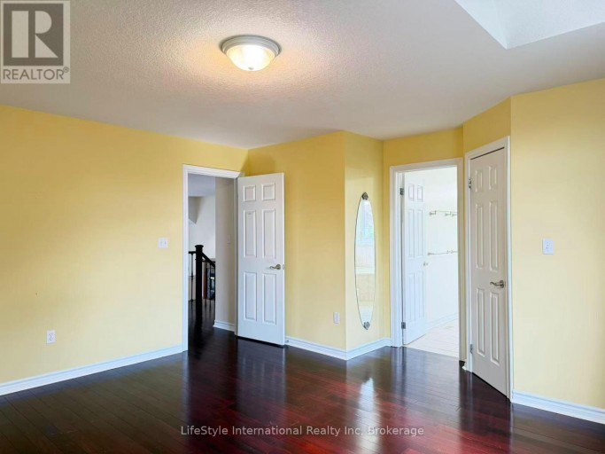 MAIN UNIT - 16 LYNCH CIRCLE, Guelph (Pineridge/Westminster Woods), Ontario, N1L1R5