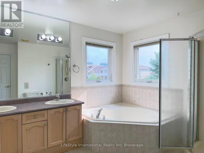 MAIN UNIT - 16 LYNCH CIRCLE, Guelph (Pineridge/Westminster Woods), Ontario, N1L1R5