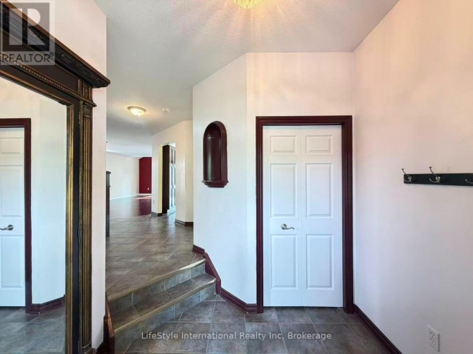 MAIN UNIT - 16 LYNCH CIRCLE, Guelph (Pineridge/Westminster Woods), Ontario, N1L1R5