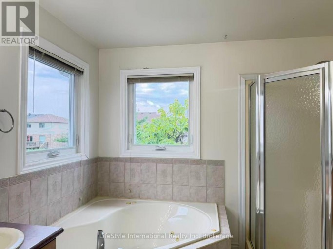 MAIN UNIT - 16 LYNCH CIRCLE, Guelph (Pineridge/Westminster Woods), Ontario, N1L1R5