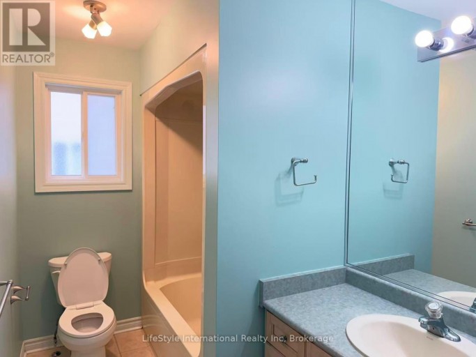 MAIN UNIT - 16 LYNCH CIRCLE, Guelph (Pineridge/Westminster Woods), Ontario, N1L1R5