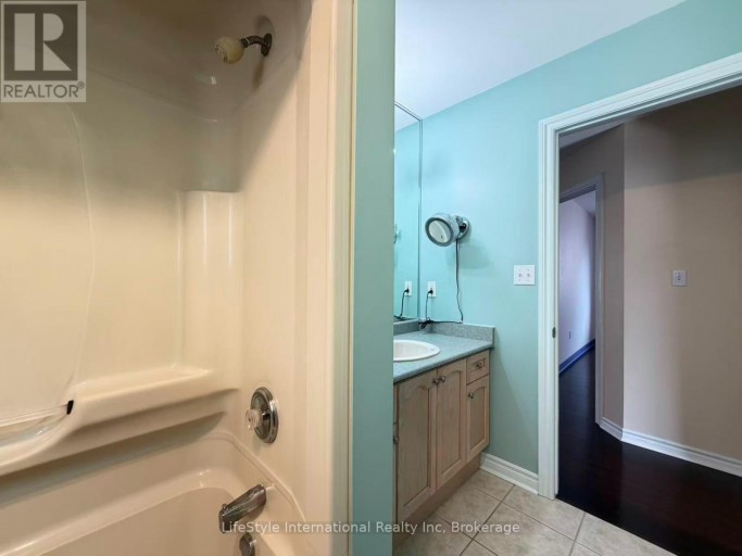 MAIN UNIT - 16 LYNCH CIRCLE, Guelph (Pineridge/Westminster Woods), Ontario, N1L1R5