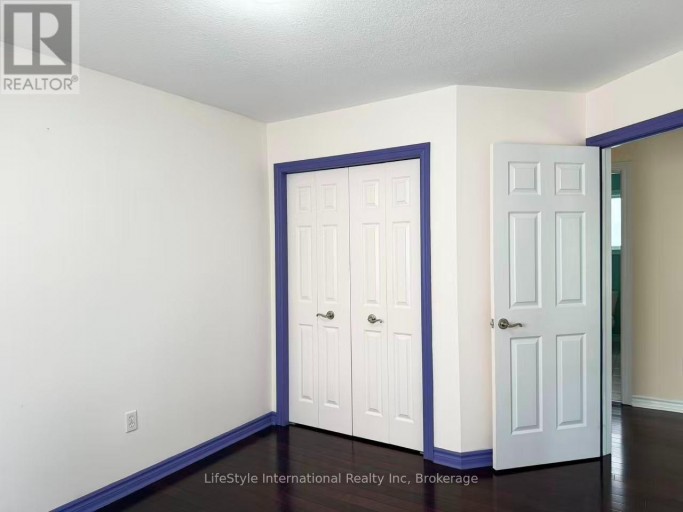 MAIN UNIT - 16 LYNCH CIRCLE, Guelph (Pineridge/Westminster Woods), Ontario, N1L1R5