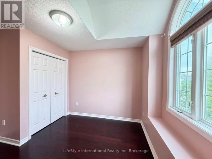 MAIN UNIT - 16 LYNCH CIRCLE, Guelph (Pineridge/Westminster Woods), Ontario, N1L1R5