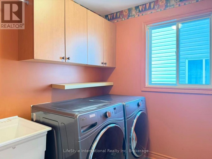 MAIN UNIT - 16 LYNCH CIRCLE, Guelph (Pineridge/Westminster Woods), Ontario, N1L1R5