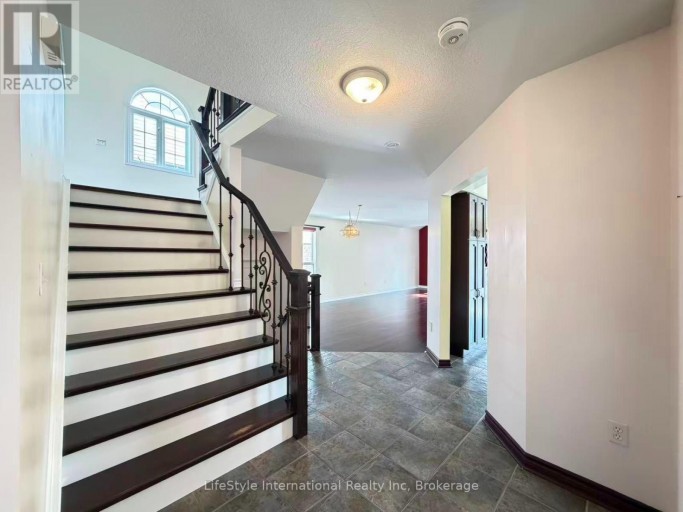 MAIN UNIT - 16 LYNCH CIRCLE, Guelph (Pineridge/Westminster Woods), Ontario, N1L1R5