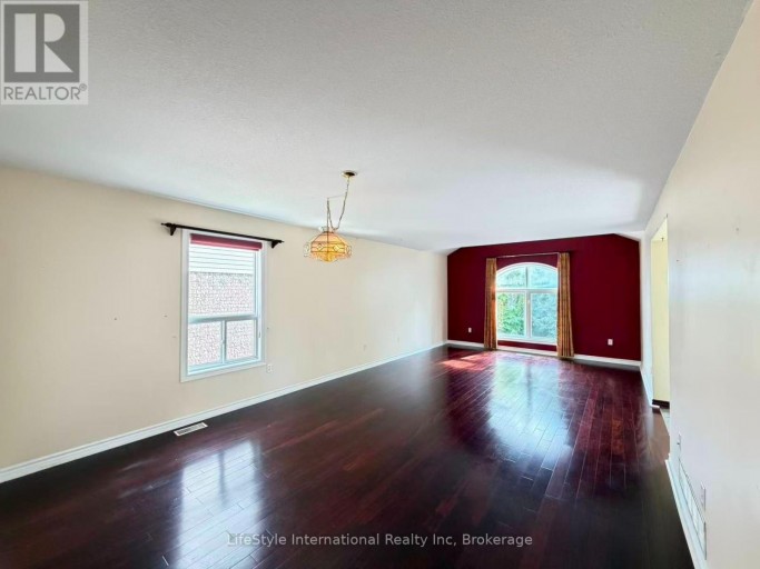 MAIN UNIT - 16 LYNCH CIRCLE, Guelph (Pineridge/Westminster Woods), Ontario, N1L1R5