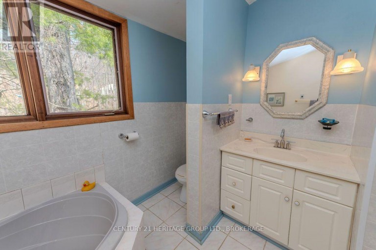 2238 LITTLE LONG LAKE ROAD, Frontenac (Frontenac South), Ontario, K0H2T0