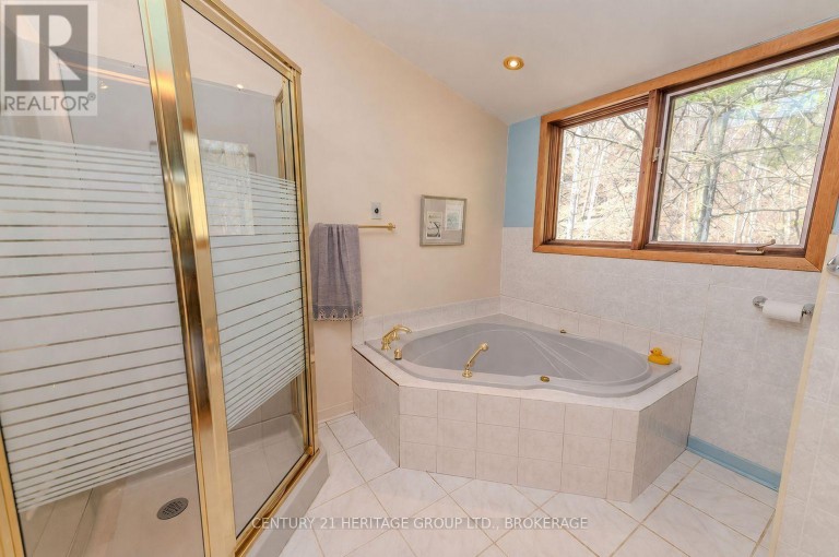 2238 LITTLE LONG LAKE ROAD, Frontenac (Frontenac South), Ontario, K0H2T0