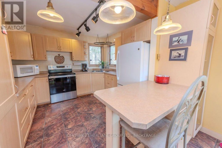 2238 LITTLE LONG LAKE ROAD, Frontenac (Frontenac South), Ontario, K0H2T0