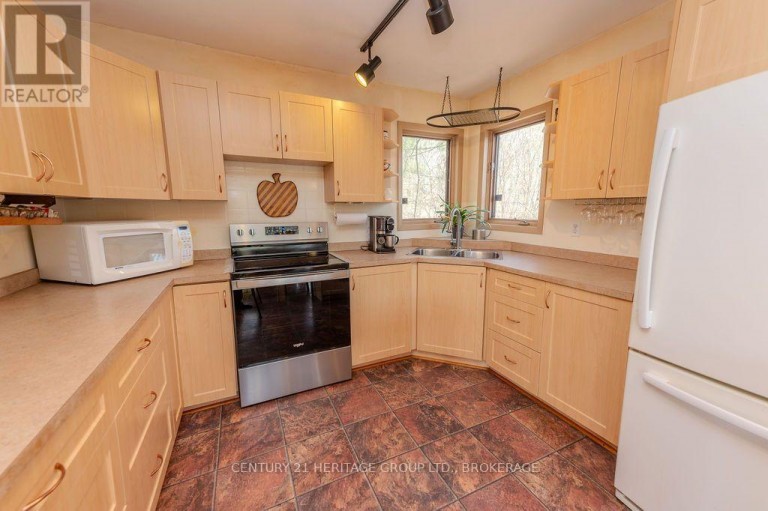 2238 LITTLE LONG LAKE ROAD, Frontenac (Frontenac South), Ontario, K0H2T0