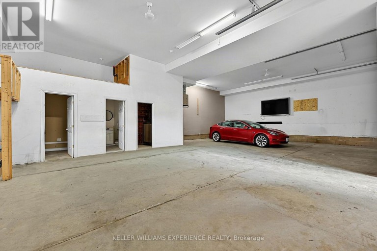 19 CENTRE STREET, Barrie (Allandale), Ontario, L4N3L3