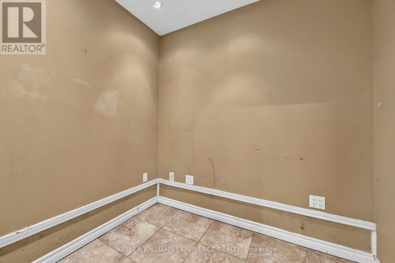 19 CENTRE STREET, Barrie (Allandale), Ontario, L4N3L3