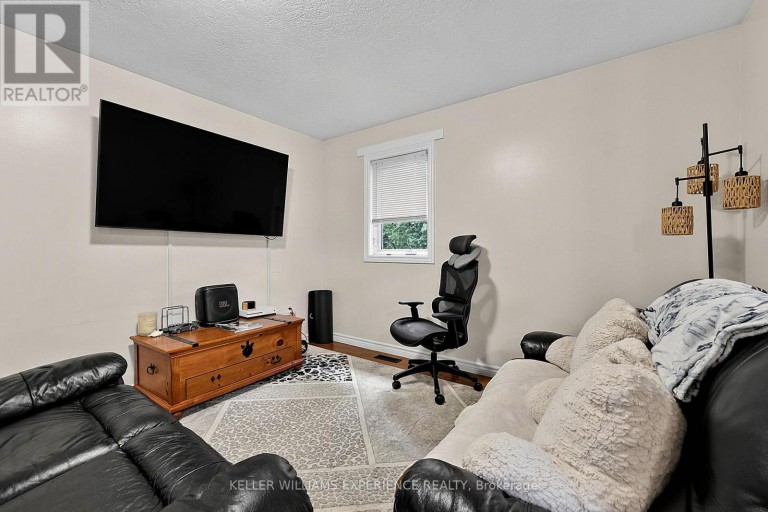 19 CENTRE STREET, Barrie (Allandale), Ontario, L4N3L3