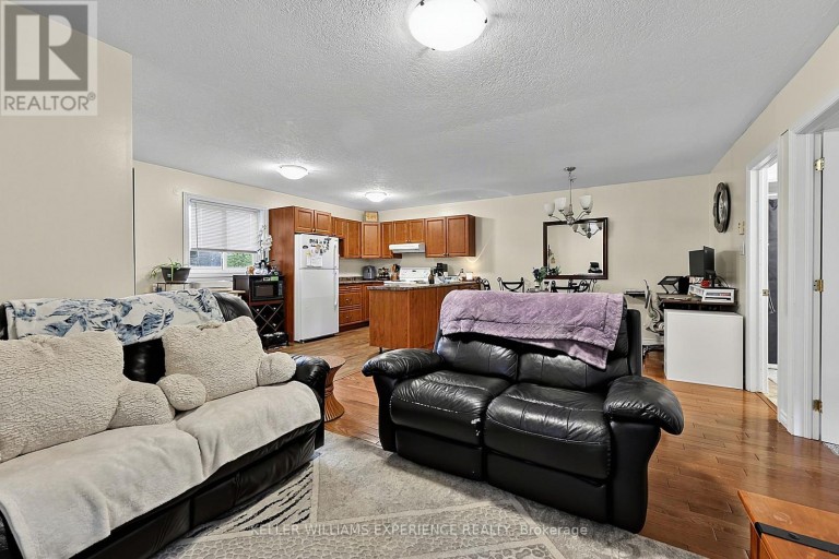 19 CENTRE STREET, Barrie (Allandale), Ontario, L4N3L3
