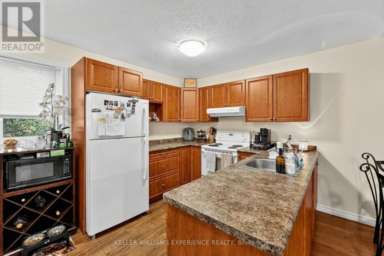 19 CENTRE STREET, Barrie (Allandale), Ontario, L4N3L3