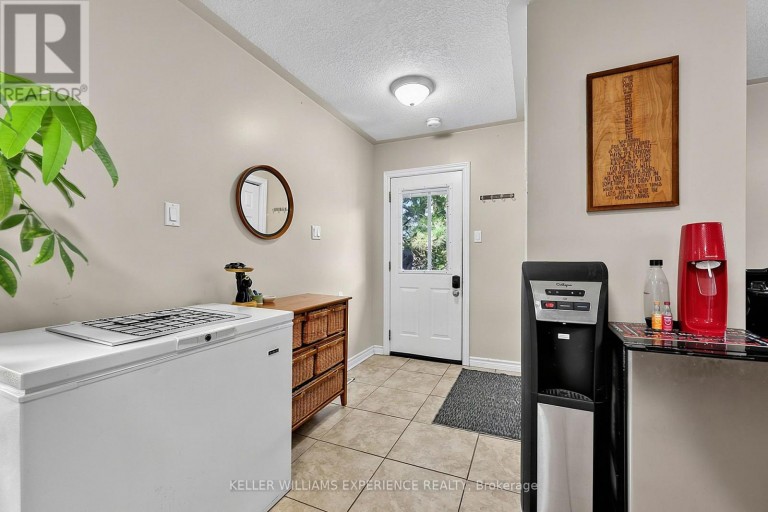 19 CENTRE STREET, Barrie (Allandale), Ontario, L4N3L3