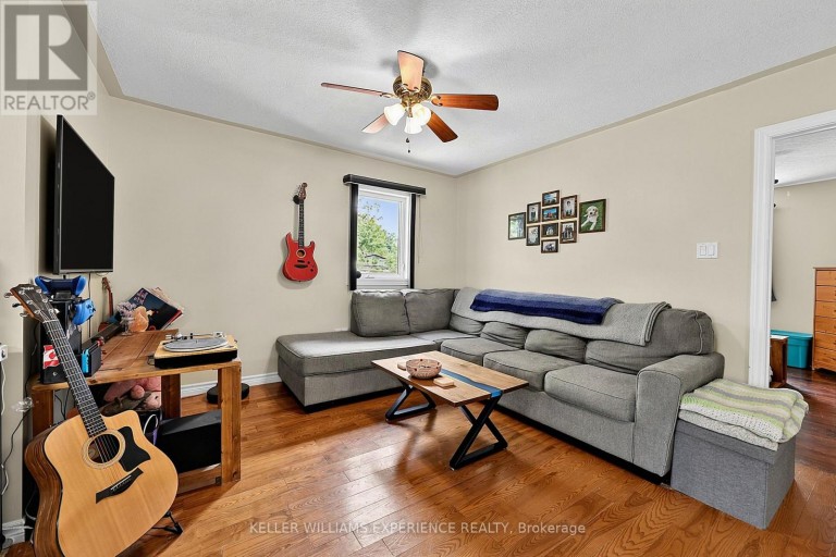 19 CENTRE STREET, Barrie (Allandale), Ontario, L4N3L3