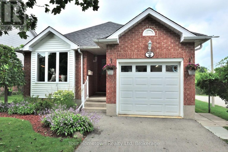 428 FLANNERY DRIVE, Centre Wellington (Fergus), Ontario, N1M3P4