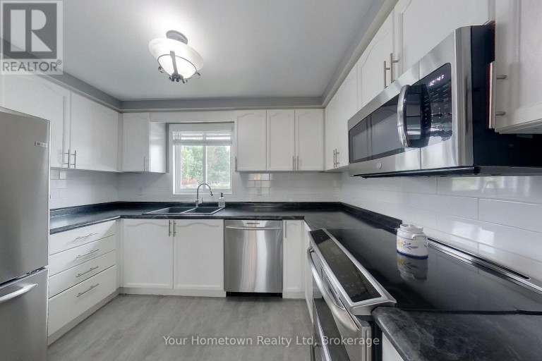 428 FLANNERY DRIVE, Centre Wellington (Fergus), Ontario, N1M3P4
