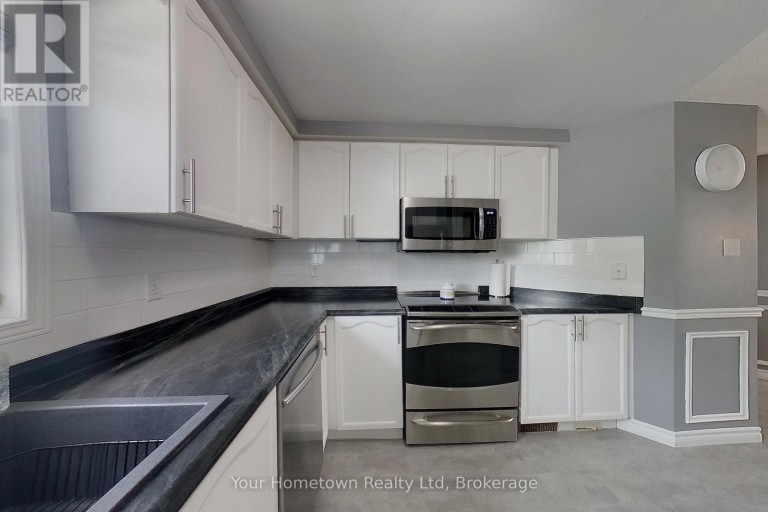 428 FLANNERY DRIVE, Centre Wellington (Fergus), Ontario, N1M3P4