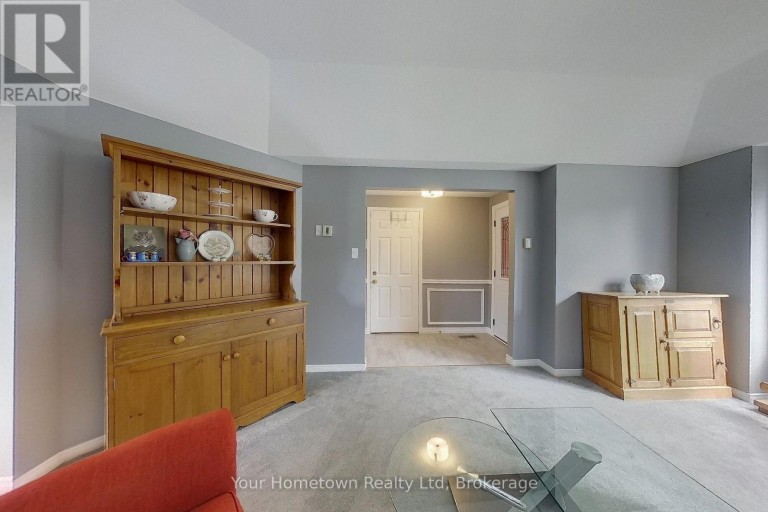 428 FLANNERY DRIVE, Centre Wellington (Fergus), Ontario, N1M3P4