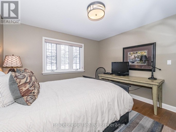 SANDFIELD 5 W10 - 3876 MUSKOKA RD 118 HIGHWAY W, Muskoka Lakes (Medora), Ontario, P0B1J0