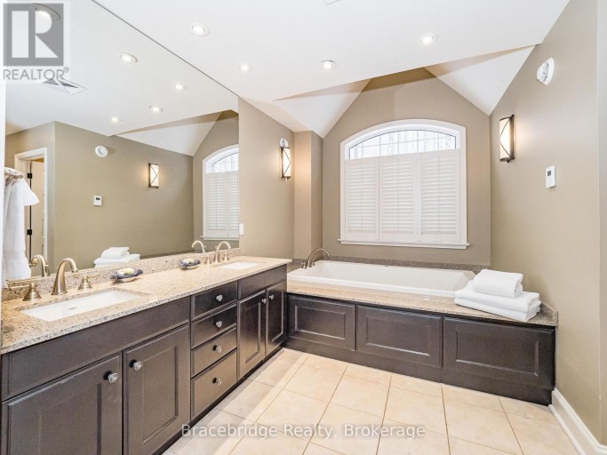 SANDFIELD 5 W10 - 3876 MUSKOKA RD 118 HIGHWAY W, Muskoka Lakes (Medora), Ontario, P0B1J0