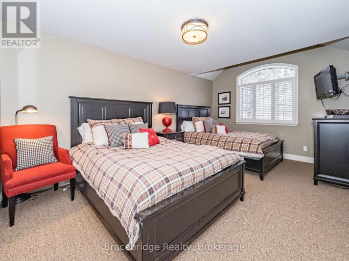 SANDFIELD 5 W10 - 3876 MUSKOKA RD 118 HIGHWAY W, Muskoka Lakes (Medora), Ontario, P0B1J0