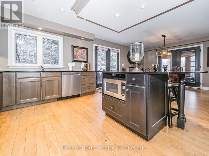 SANDFIELD 5 W10 - 3876 MUSKOKA RD 118 HIGHWAY W, Muskoka Lakes (Medora), Ontario, P0B1J0