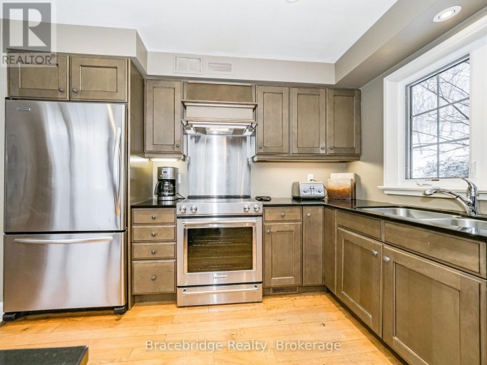SANDFIELD 5 W10 - 3876 MUSKOKA RD 118 HIGHWAY W, Muskoka Lakes (Medora), Ontario, P0B1J0