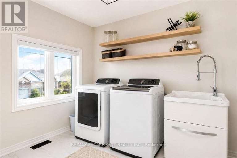 41 CREANONA BOULEVARD, Hamilton (Winona Park), Ontario, L8E5G2