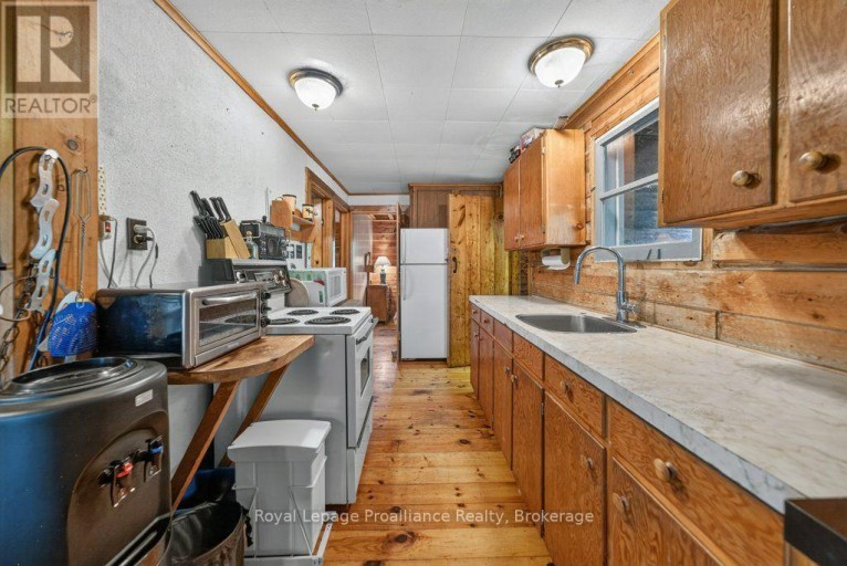 125 MAZINAW LAKE BOAT ACCESS, Addington Highlands (Addington Highlands), Ontario, K0H1K0