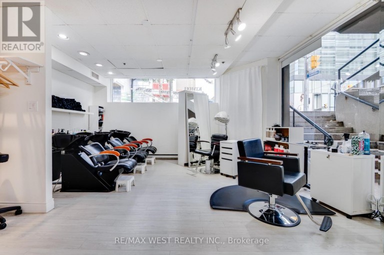 1300 BAY STREET, Toronto (Annex), Ontario, M5R3K8