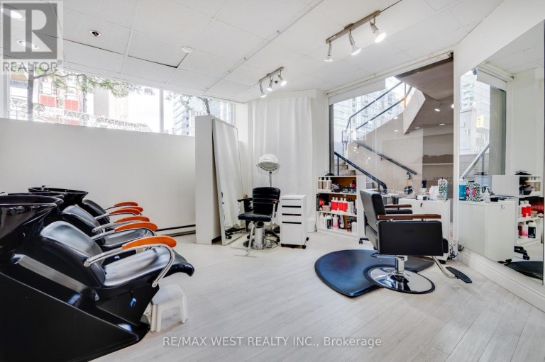 1300 BAY STREET, Toronto (Annex), Ontario, M5R3K8