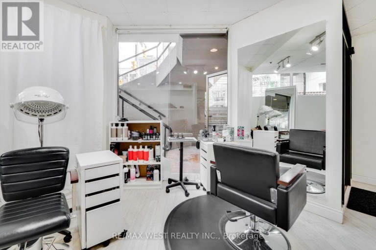 1300 BAY STREET, Toronto (Annex), Ontario, M5R3K8