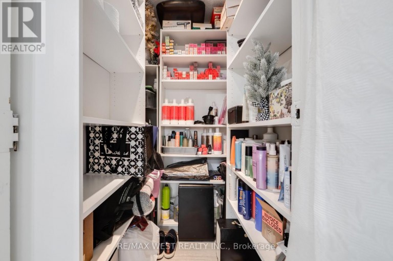 1300 BAY STREET, Toronto (Annex), Ontario, M5R3K8