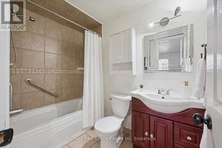 12 MCCARTNEY ROAD, Guelph (Willow West/Sugarbush/West Acres), Ontario, N1K1M8