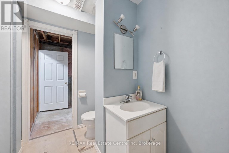 12 MCCARTNEY ROAD, Guelph (Willow West/Sugarbush/West Acres), Ontario, N1K1M8