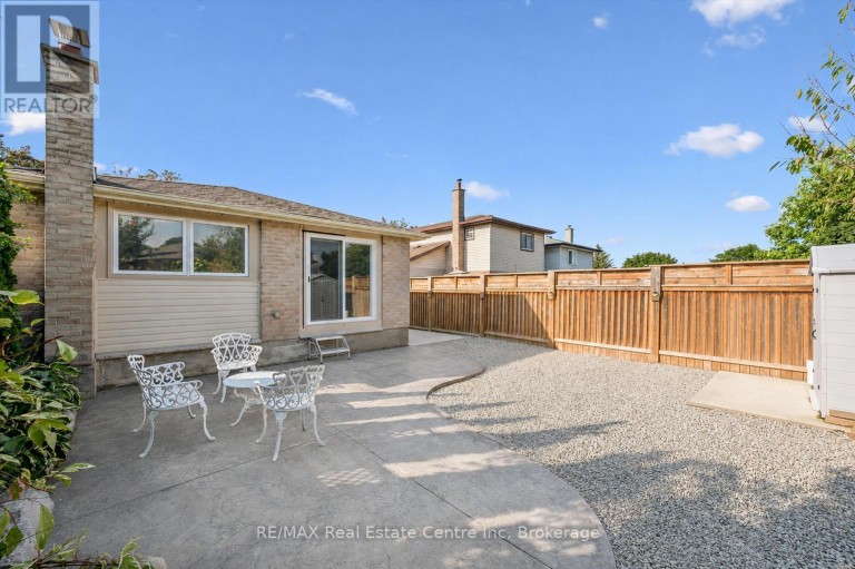 12 MCCARTNEY ROAD, Guelph (Willow West/Sugarbush/West Acres), Ontario, N1K1M8