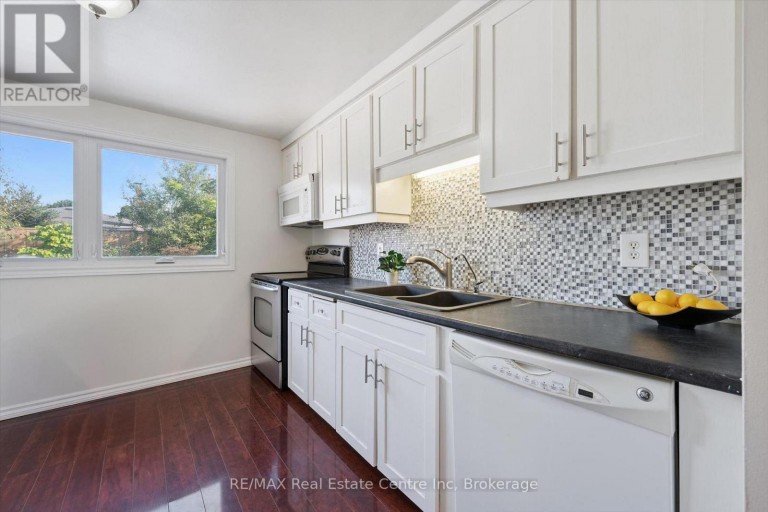 12 MCCARTNEY ROAD, Guelph (Willow West/Sugarbush/West Acres), Ontario, N1K1M8