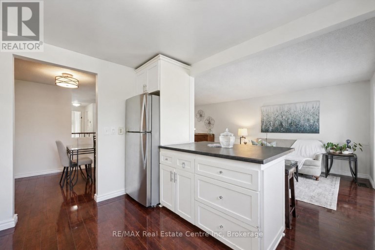 12 MCCARTNEY ROAD, Guelph (Willow West/Sugarbush/West Acres), Ontario, N1K1M8