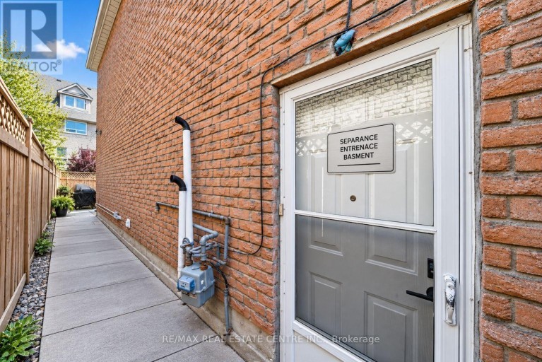 5235 HUNTINGFIELD DRIVE, Mississauga (Hurontario), Ontario, L5R2L3