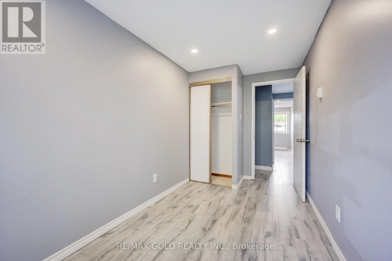 9 HAVENBROOK COURT, Brampton (Central Park), Ontario, L6S2B4