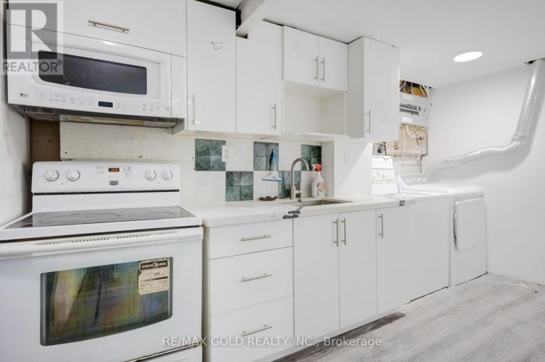 9 HAVENBROOK COURT, Brampton (Central Park), Ontario, L6S2B4