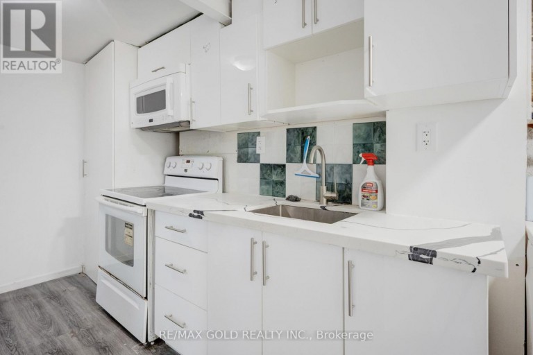 9 HAVENBROOK COURT, Brampton (Central Park), Ontario, L6S2B4