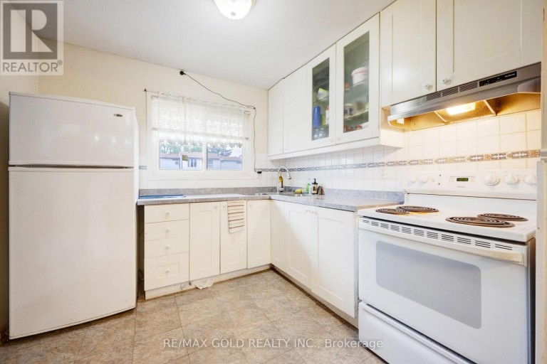 9 HAVENBROOK COURT, Brampton (Central Park), Ontario, L6S2B4